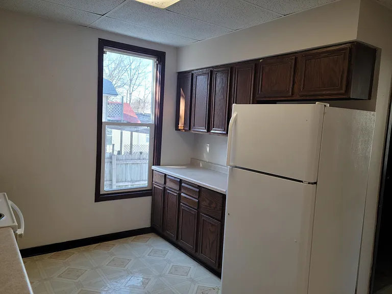 1033 S Park St — Photo 10