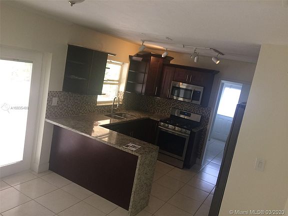 4th image of 18002 SW 89th Ct