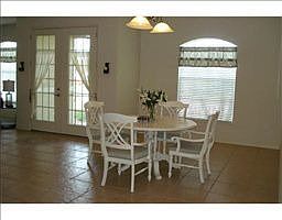 4th image of 800 Roseway Ter