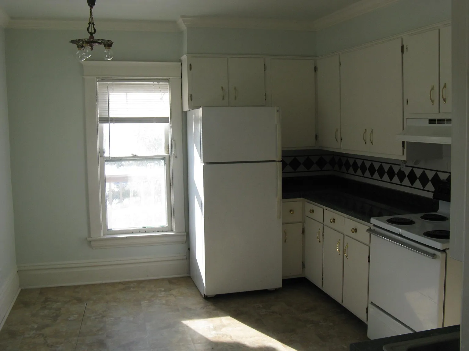3 bed, $1,300 — Photo 3