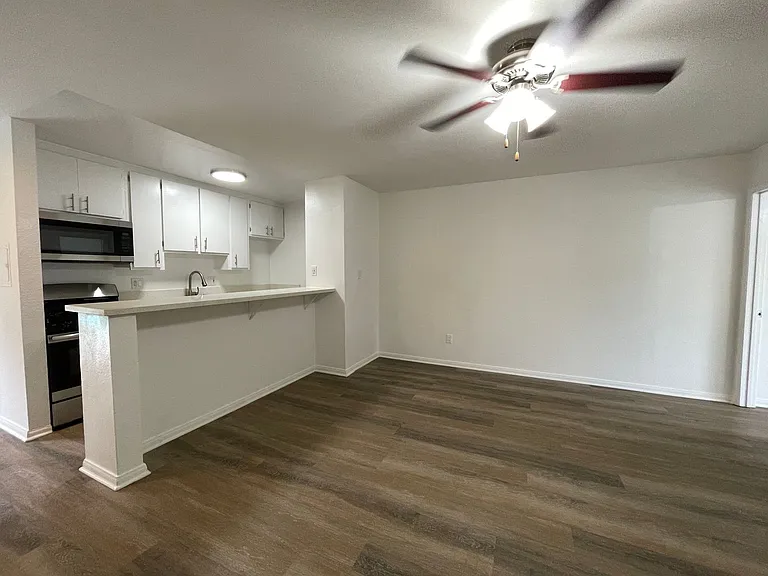6736 Cleon Ave — Photo 6