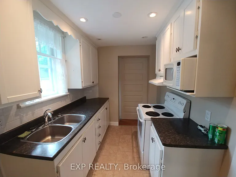 162 Woodroffe Ave — Photo 6
