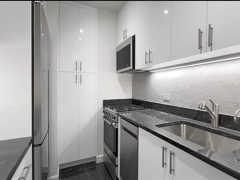 320 E 46th St #11F — Photo 4