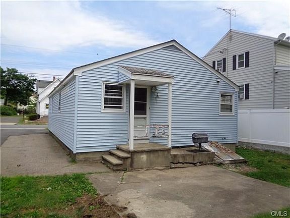 5th image of 281 Goldenrod Ave
