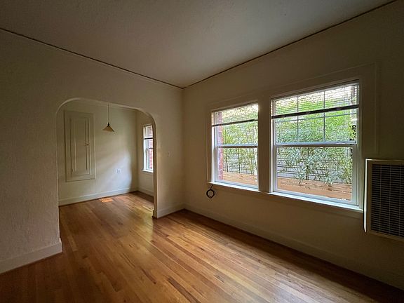 3rd image of 816 SE 29th Ave #103