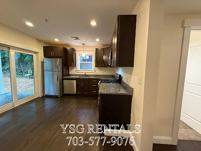 24 Sunset St #1 — Photo 3