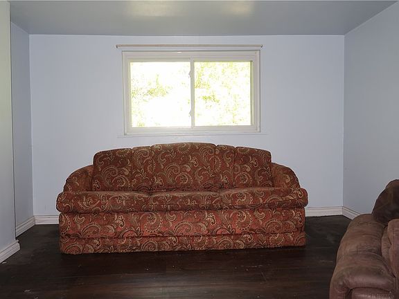 2nd image of 3990 Oakdale St