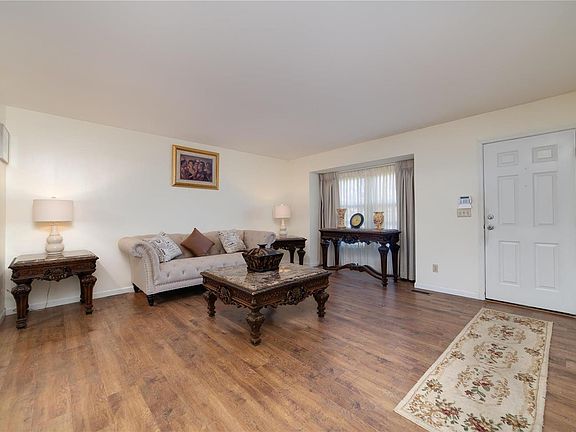 3rd image of 6567 Dolphin Cir E