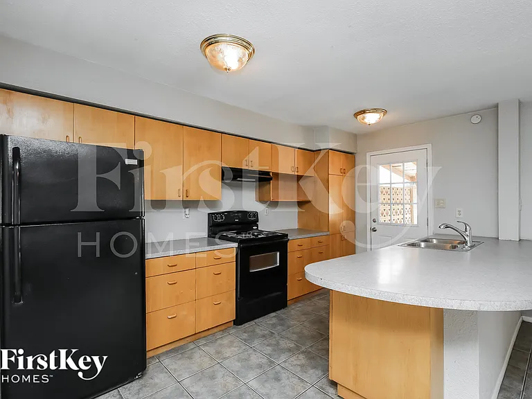 32 W Fairmont Dr — Photo 4