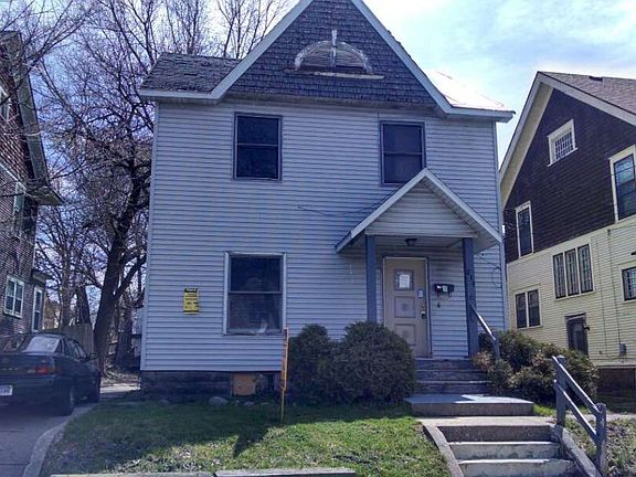 2nd image of 814 Kalamazoo Ave SE