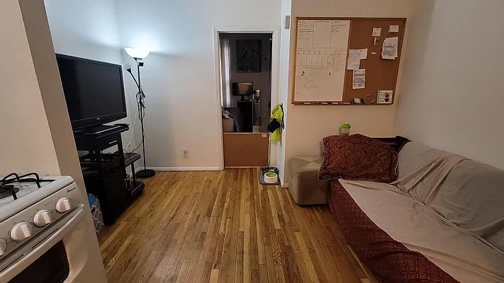 Rented by Salon Realty Corp | media 11