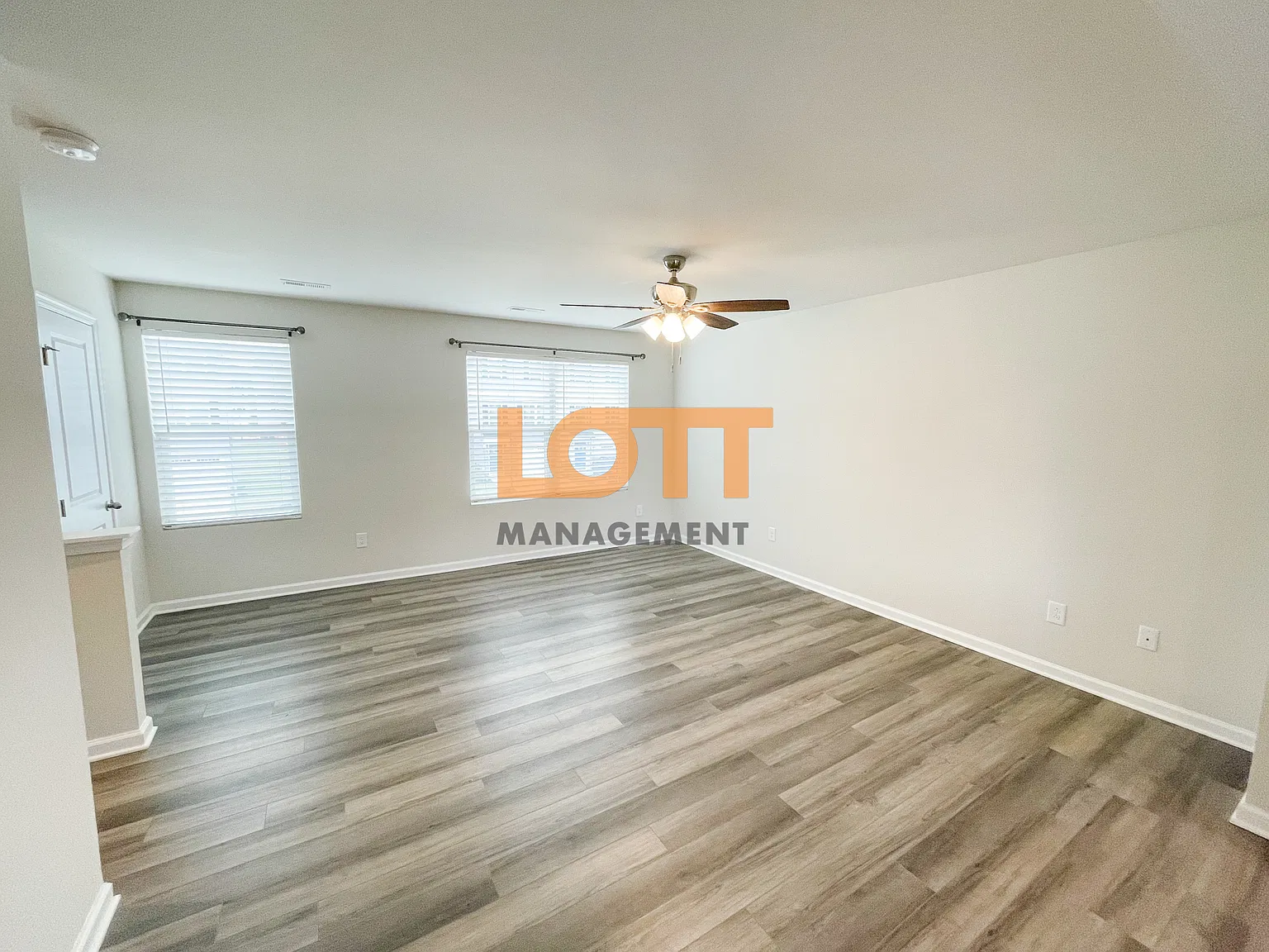 3 bed, 2.5 bath, 1564 sqft, $1,700 — Photo 4