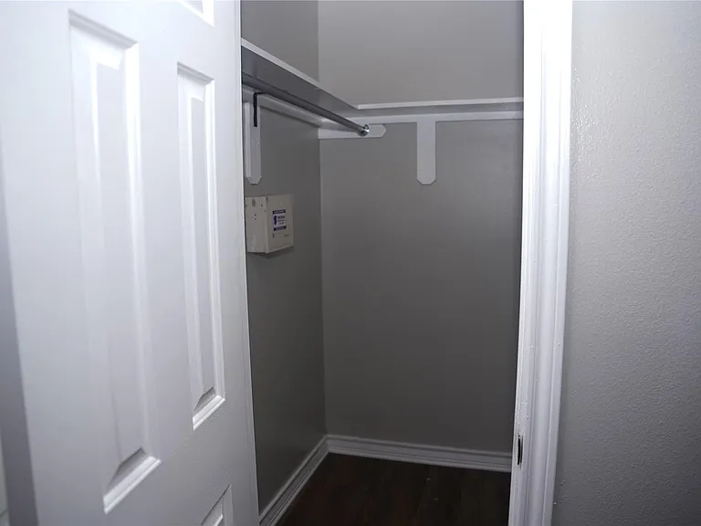 4122 Tiffin St — Photo 6