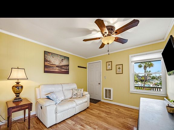 4th image of 4516 Seaview St