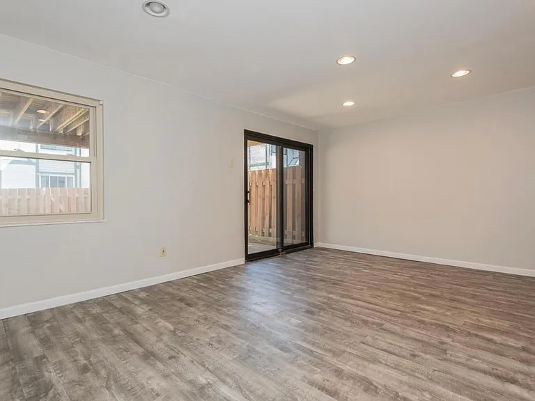 2032 Silent Spring Dr — Photo 20