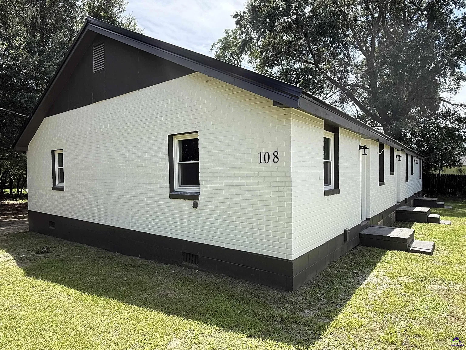 2 bed, 1.0 bath, $950 — Photo 1