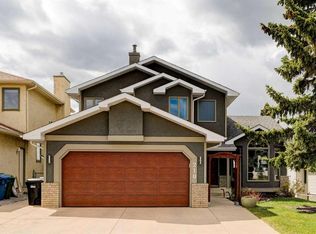 210 N Hawkville Close NW, Calgary, AB T3G 3N6