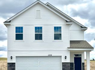 1009 Stone Creek Dr, Jordan, MN 55352