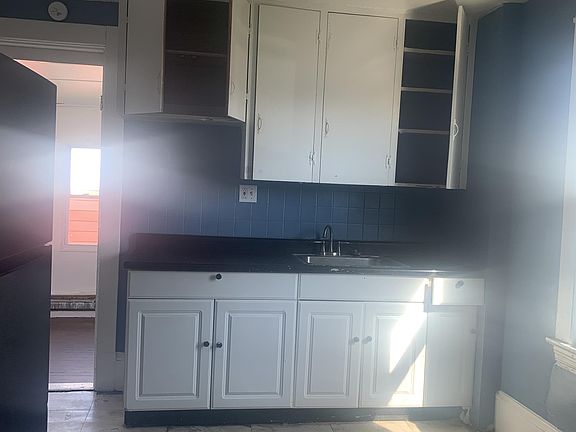 3rd image of 1371 W 85th St Floor 1