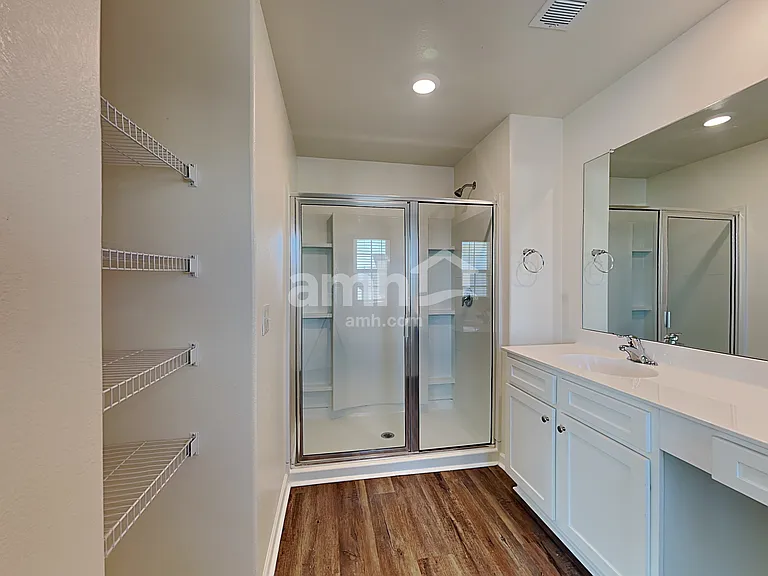 2058 Southlea Dr — Photo 9