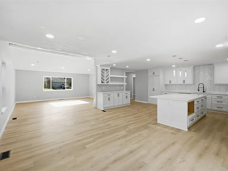 1906 N Eucalyptus Ct — Photo 10