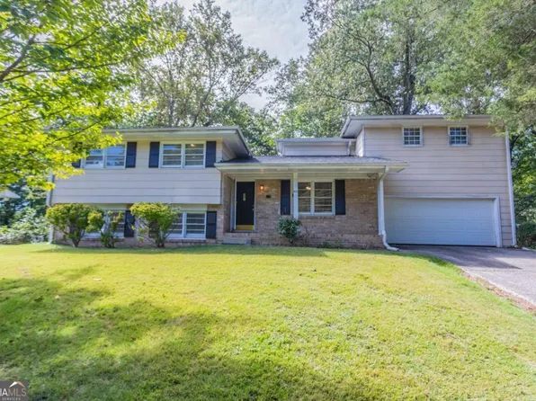 927 Magna Carta Dr NW, Atlanta, GA 30318