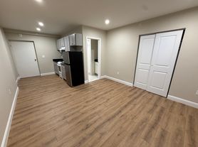 1050 Hancock St