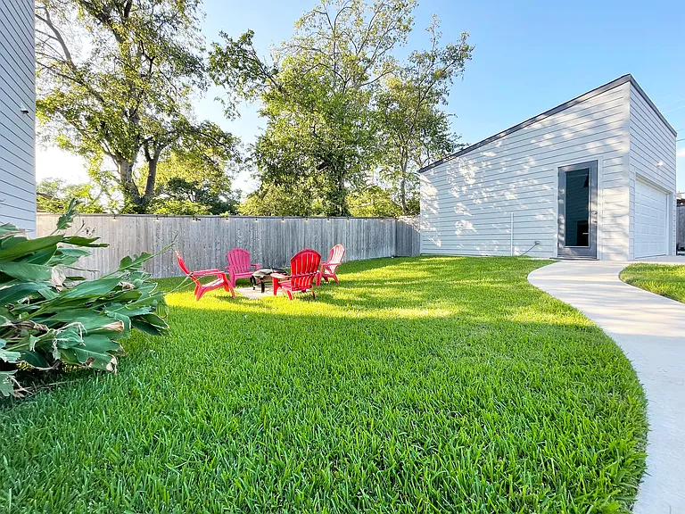 8718 Boundbrook Ave — Photo 8