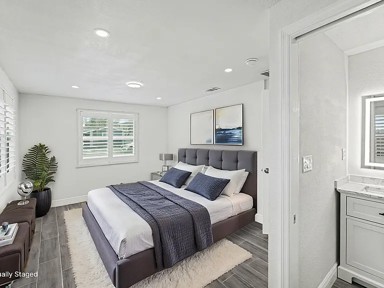 318 Bath St — Photo 24