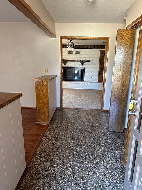 4 bed, 2.5 bath, 1989 sqft, $1,800 — Photo 3
