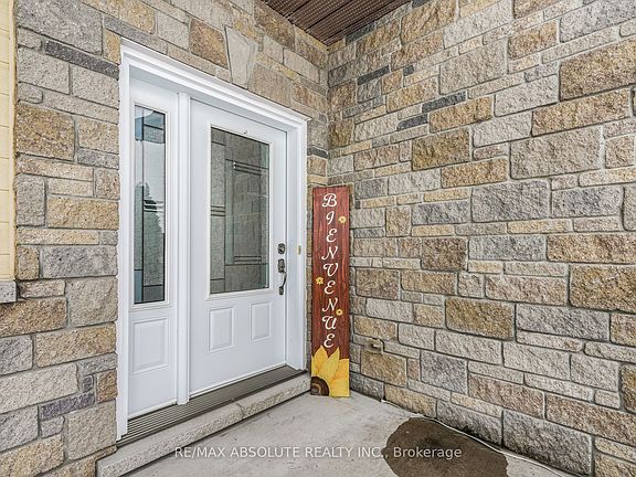3rd image of 2655 Charbonneau Rd