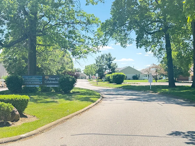 264 Deepwood Dr — Photo 1