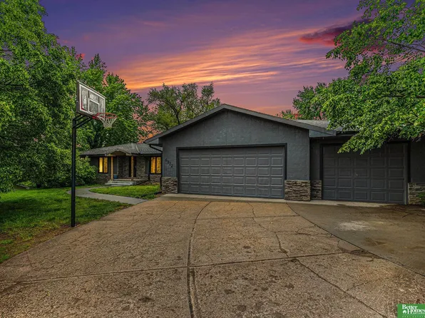 6312 Kentucky Rd, Papillion, NE 68133