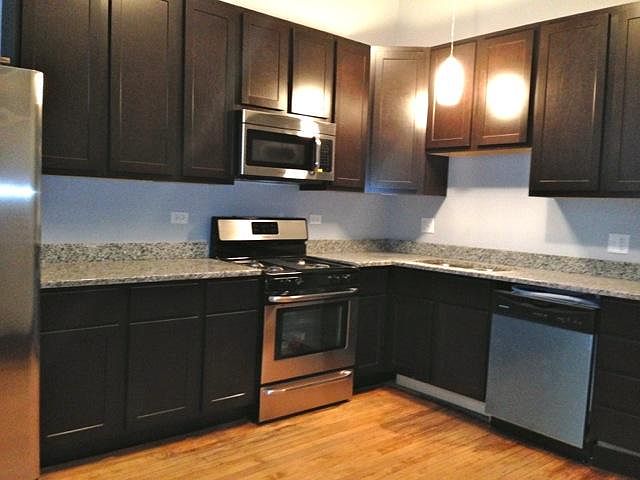 1st image of 1022 W Belmont Ave