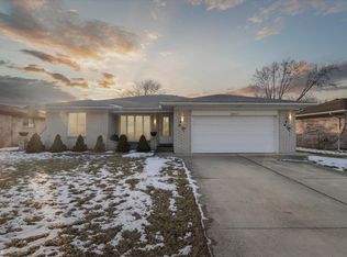 38417 Cameron Dr, Sterling Heights, MI 48310