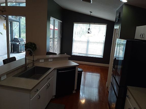 3rd image of 30910 Burleigh Dr