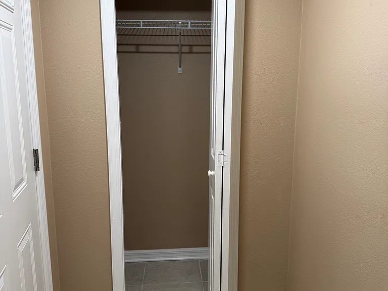 11206 Yellowwood Ln — Photo 4