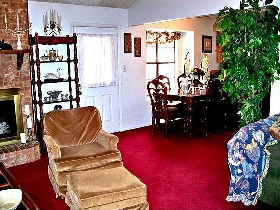 5th image of 2225 Oleander Ln