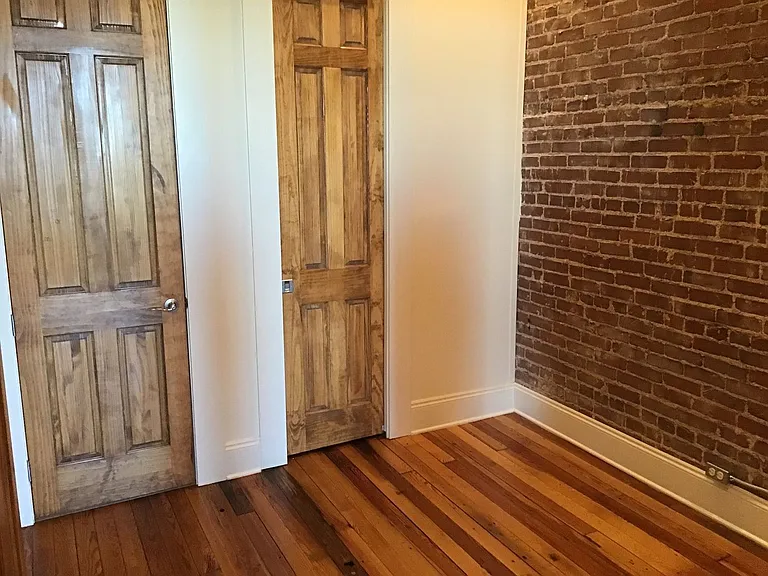 217 Broad St — Photo 5
