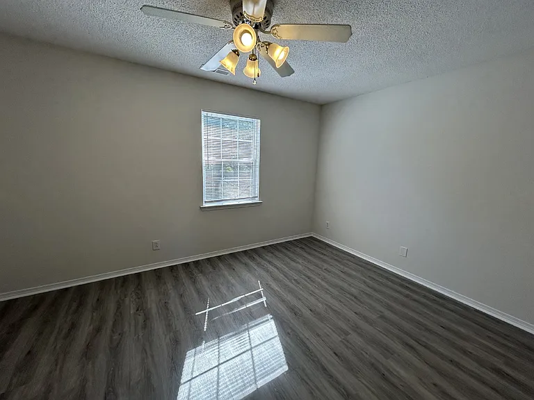650 N Dixie Ave #A — Photo 14