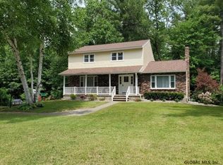 980 N Pine Hill Dr, Schenectady, NY 12303
