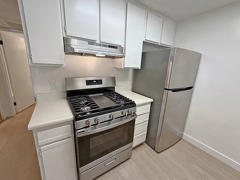 1321 N Vista St #205 — Photo 7