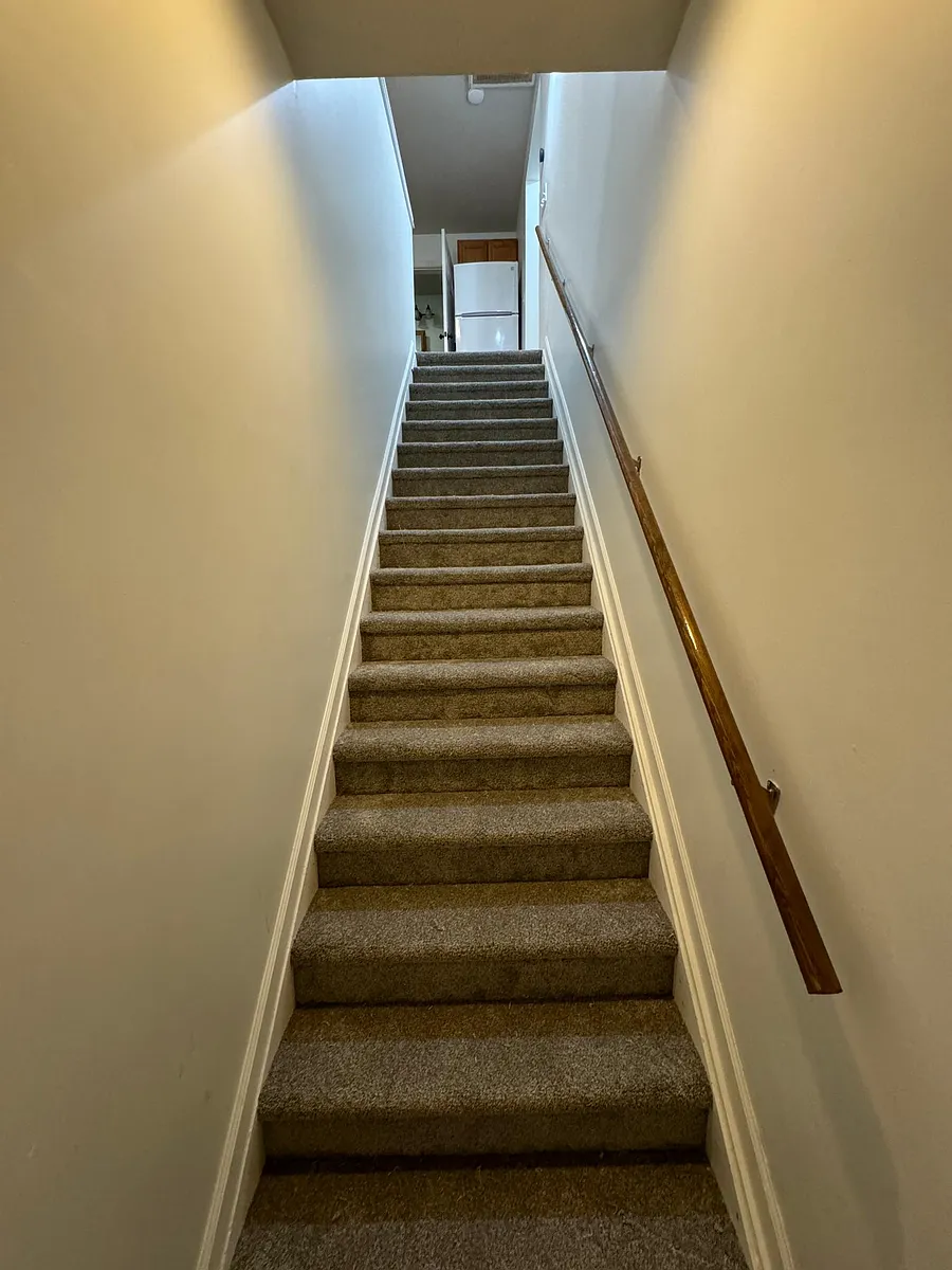 Entrance Hallway to Apartment. - 209 Adams Ave #2
