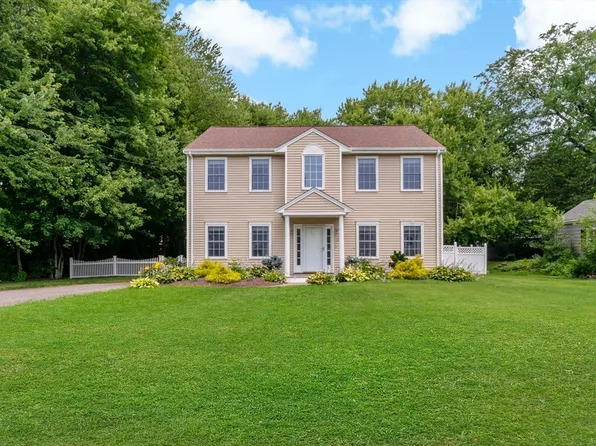 38 Anelia Ave, Somerset, MA 02726