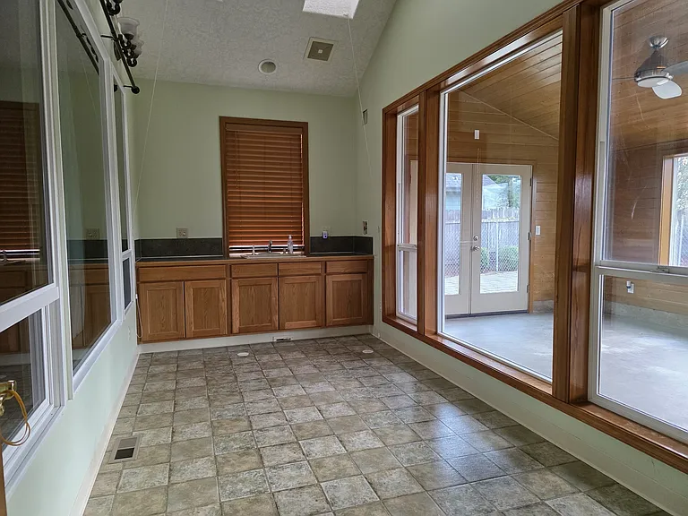 2727 SE Hacienda Loop — Photo 8