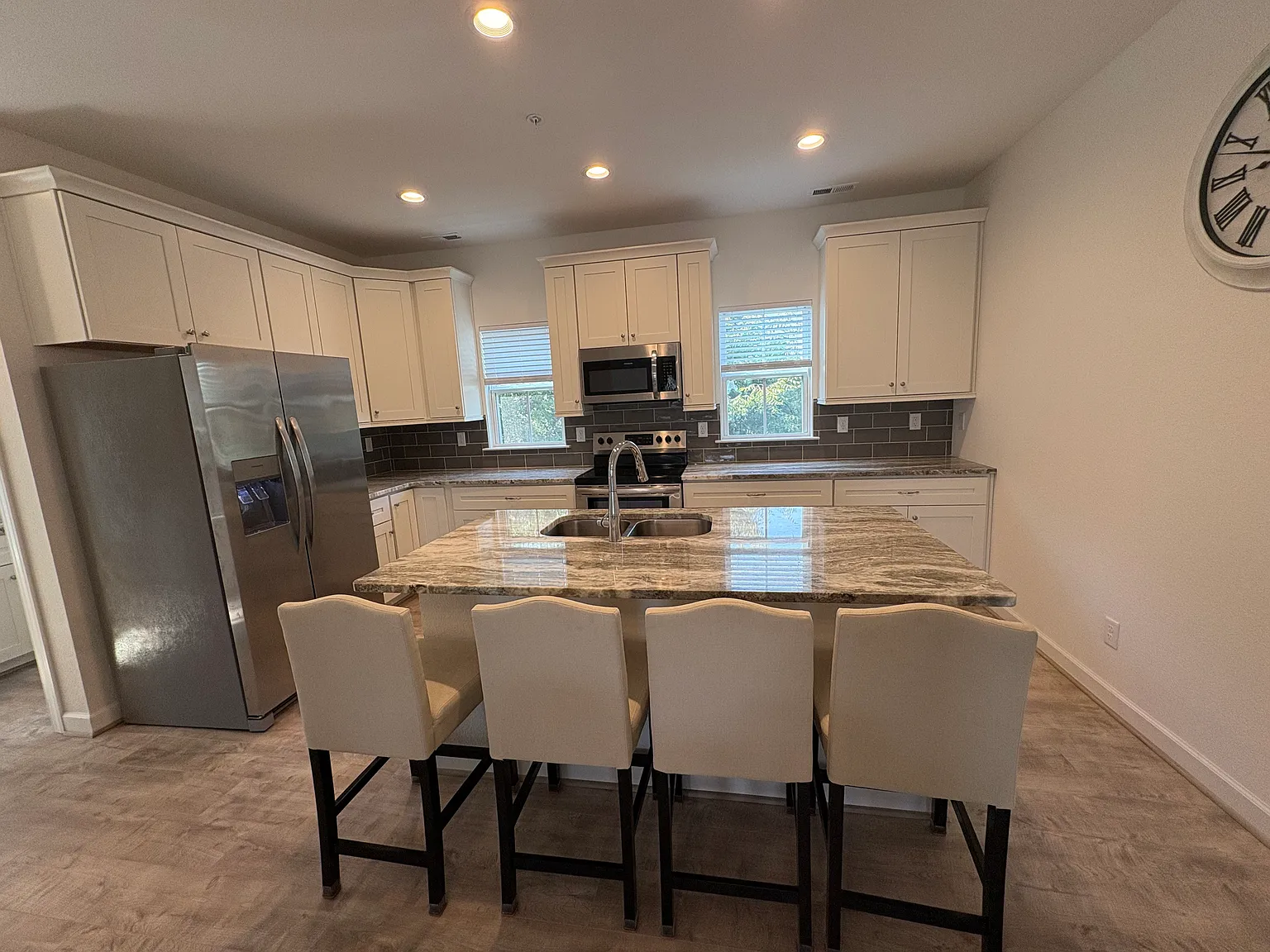 4 bed, 3.5 bath, 1850 sqft, $3,195 — Photo 4