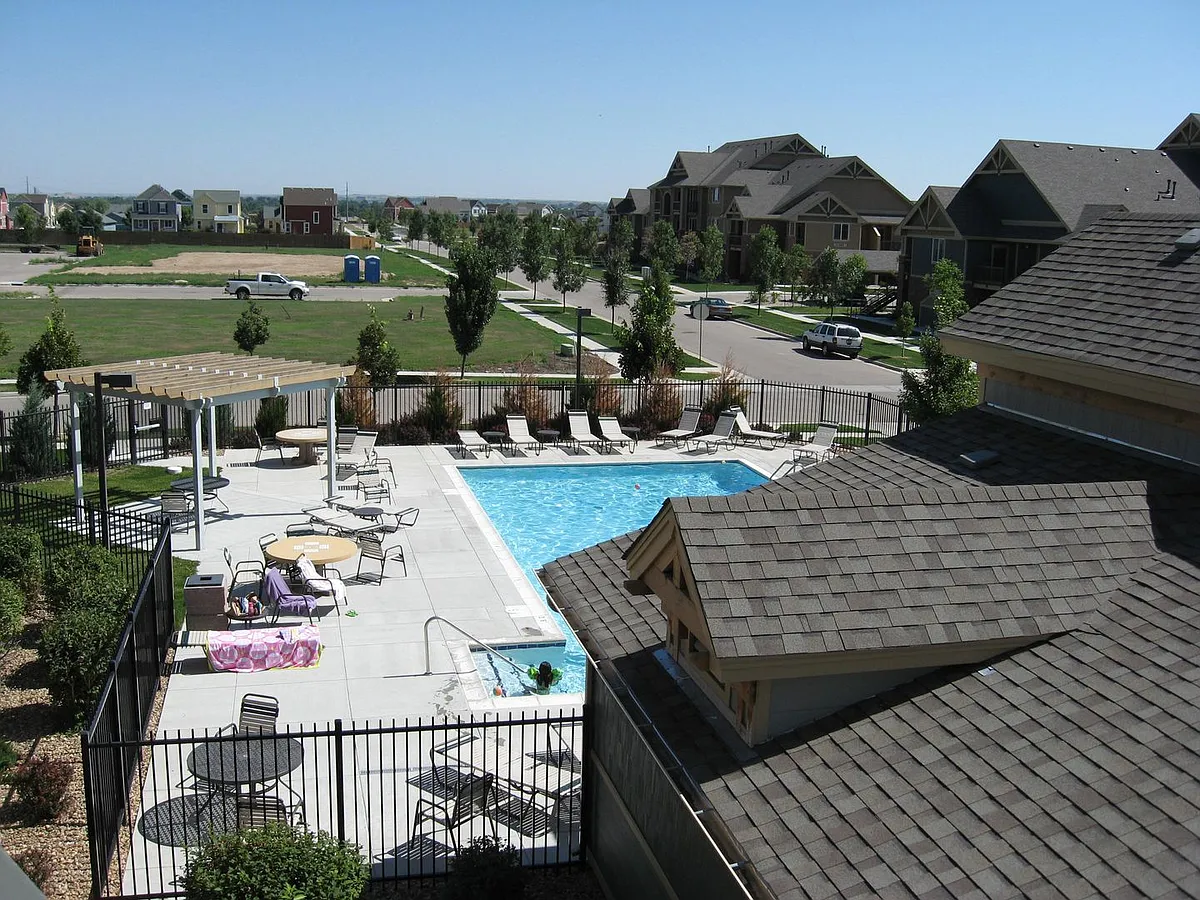 Building Photo - 2450 Windrow Dr #D101