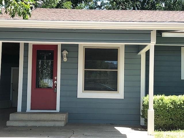 1st image of 511 W College St