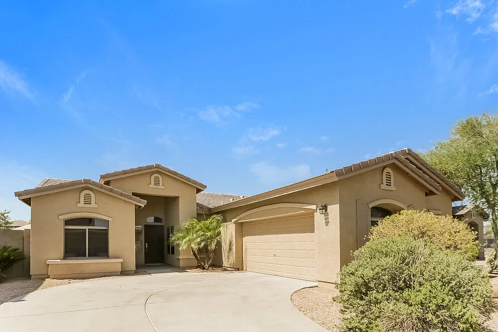 3 bed, 2.0 bath, 1597 sqft, $2,180 — Photo 1