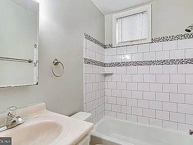 1118 C St NE #3 — Photo 10